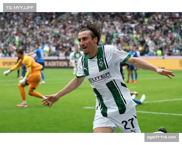 官方：门兴格拉德巴赫宣布与主帅塞瓦内续约至2028年